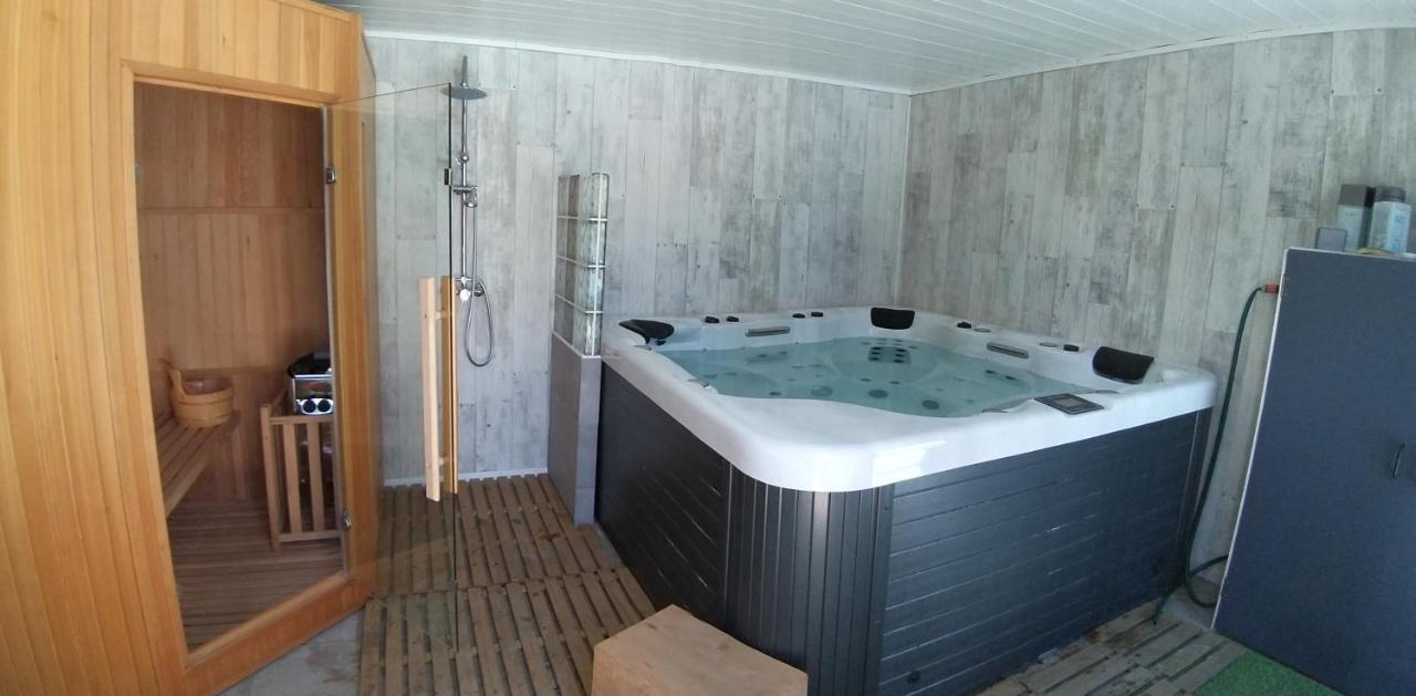 La Resiniere Bed & Breakfast Salles  Bagian luar foto